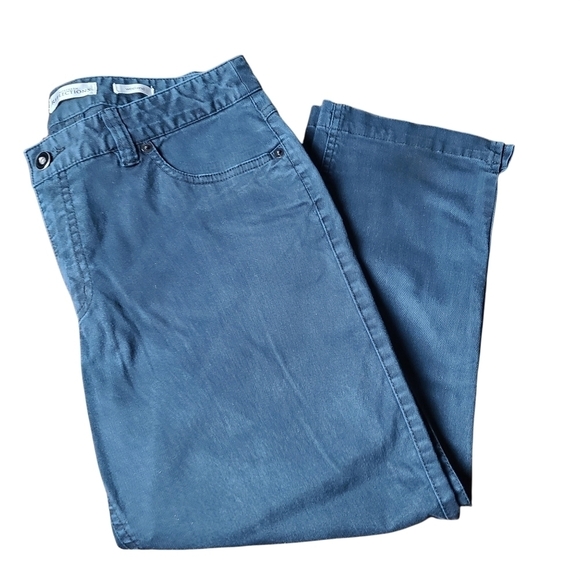 Northern Reflections weekend black straight leg capri pants - Picture 11 of 11